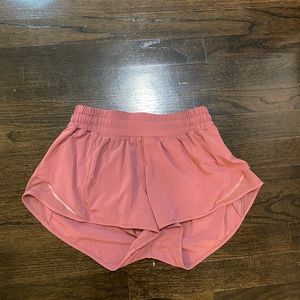 Lululemon Grape Mauve Hotty Hot shorts 2.5”